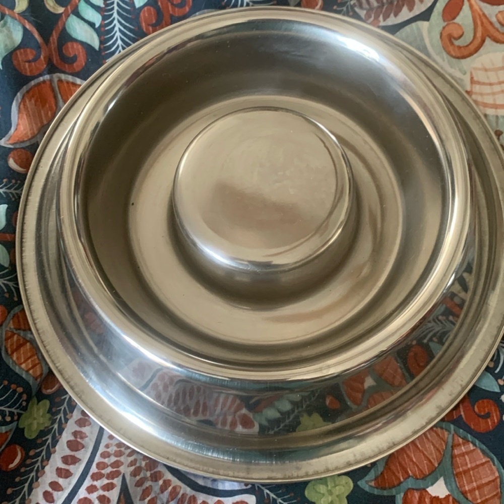 🐾Host Pick🐾 Slow feeding dog bowl inside bowl part is 3” the outside, outside 7”